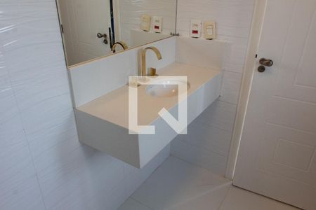 Casa de condomínio para alugar com 520m², 4 quartos e 6 vagas Casa de condomínio para alugar com 520m², 4 quartos e 6 vagasBanheiro da Suíte 2