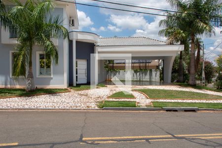 Casa de condomínio para alugar com 520m², 4 quartos e 6 vagas Casa de condomínio para alugar com 520m², 4 quartos e 6 vagasFachada