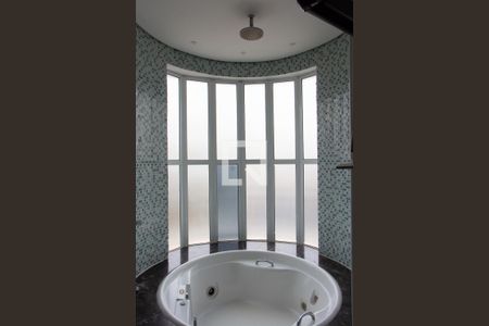 Casa de condomínio para alugar com 520m², 4 quartos e 6 vagas Casa de condomínio para alugar com 520m², 4 quartos e 6 vagasBanheiro da Suíte 3