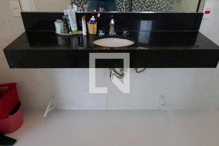 Casa de condomínio para alugar com 520m², 4 quartos e 6 vagas Casa de condomínio para alugar com 520m², 4 quartos e 6 vagasBanheiro da Suíte 1