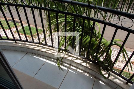 Casa de condomínio para alugar com 520m², 4 quartos e 6 vagas Casa de condomínio para alugar com 520m², 4 quartos e 6 vagasVista da Suíte 2