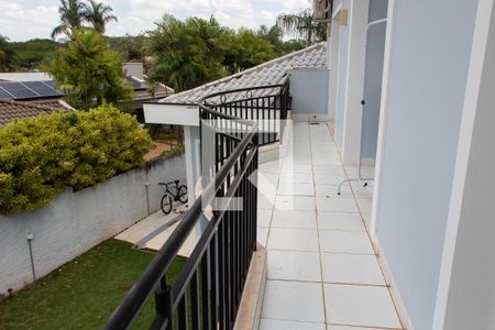 Casa de condomínio para alugar com 520m², 4 quartos e 6 vagas Casa de condomínio para alugar com 520m², 4 quartos e 6 vagasVista da Suíte 3
