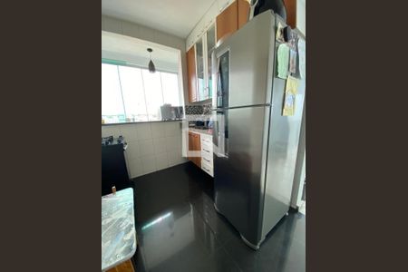 Apartamento à venda com 2 quartos, 60m² em Heliópolis, Belo Horizonte