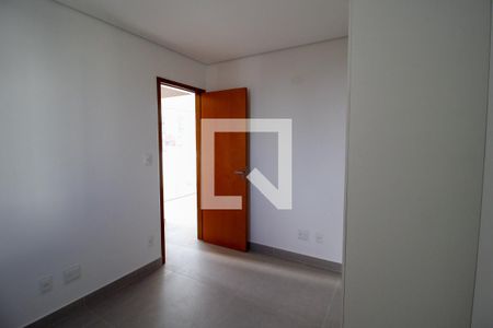 Quarto de apartamento para alugar com 2 quartos, 60m² em Sagrada Família, Belo Horizonte