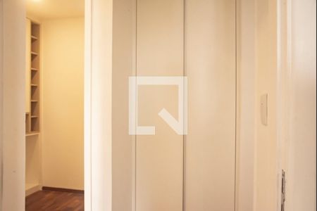 Corredor de apartamento à venda com 3 quartos, 75m² em Vila Clementino, São Paulo