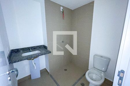 Banheiro de kitnet/studio para alugar com 1 quarto, 25m² em Pinheiros, São Paulo