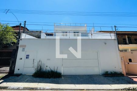 Casa à venda com 300m², 3 quartos e 5 vagas Casa à venda com 300m², 3 quartos e 5 vagasFachada