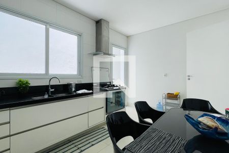 Casa à venda com 300m², 3 quartos e 5 vagas Casa à venda com 300m², 3 quartos e 5 vagasCozinha