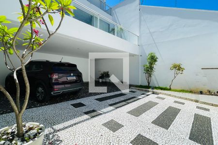 Casa à venda com 300m², 3 quartos e 5 vagas Casa à venda com 300m², 3 quartos e 5 vagasGaragem