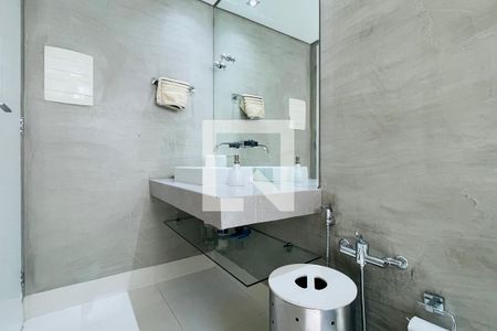 Casa à venda com 300m², 3 quartos e 5 vagas Casa à venda com 300m², 3 quartos e 5 vagasBanheiro da Suíte 3