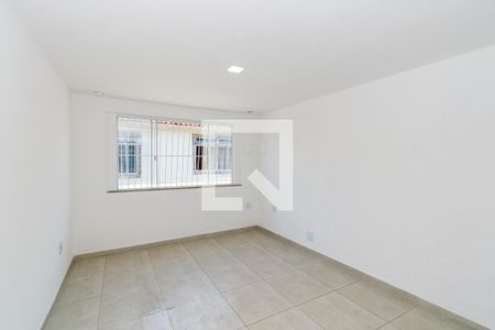 Sala de casa para alugar com 2 quartos, 65m² em Vaz Lobo, Rio de Janeiro