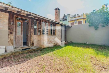 Área externa de casa à venda com 3 quartos, 300m² em Guarujá, Porto Alegre