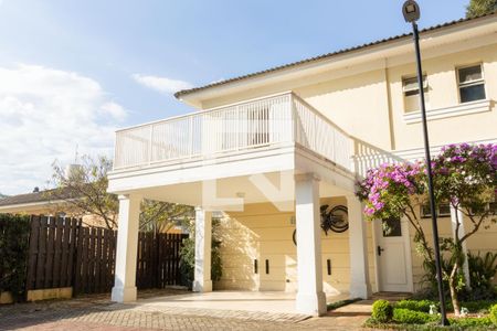 Casa para alugar com 3 quartos, 253m² em Jardim Tremembe, São Paulo