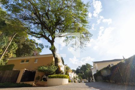 Casa à venda com 3 quartos, 253m² em Jardim Tremembe, São Paulo