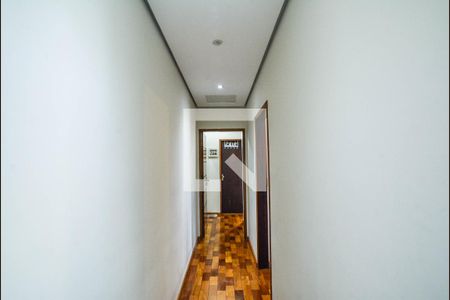 Corredor de casa à venda com 3 quartos, 180m² em Vila Scarpelli, Santo André