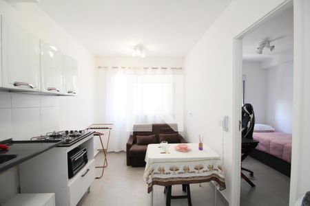 Sala/Cozinha de kitnet/studio para alugar com 1 quarto, 24m² em Paraíso do Morumbi, São Paulo