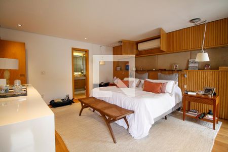 Casa à venda com 450m², 3 quartos e 3 vagas Casa à venda com 450m², 3 quartos e 3 vagasSuíte 3