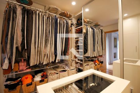 Casa à venda com 450m², 3 quartos e 3 vagas Casa à venda com 450m², 3 quartos e 3 vagasCloset da Suíte 3