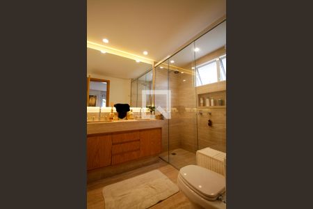 Casa à venda com 450m², 3 quartos e 3 vagas Casa à venda com 450m², 3 quartos e 3 vagasBanheiro 1 da Suíte 3