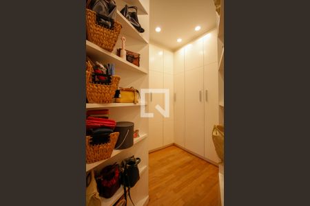 Casa à venda com 450m², 3 quartos e 3 vagas Casa à venda com 450m², 3 quartos e 3 vagasCloset da Suíte 3