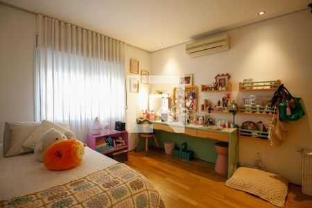 Casa à venda com 450m², 3 quartos e 3 vagas Casa à venda com 450m², 3 quartos e 3 vagasSuíte 1