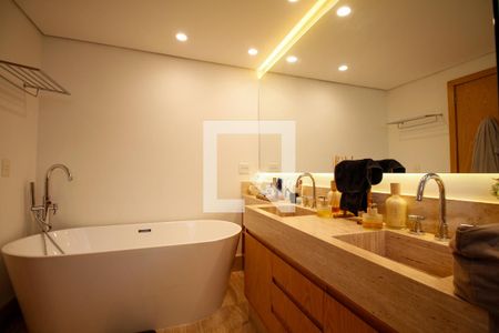 Casa à venda com 450m², 3 quartos e 3 vagas Casa à venda com 450m², 3 quartos e 3 vagasBanheiro 1 da Suíte 3