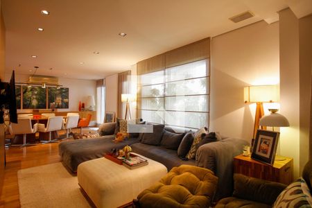 Casa à venda com 450m², 3 quartos e 3 vagas Casa à venda com 450m², 3 quartos e 3 vagasSala Íntima de TV