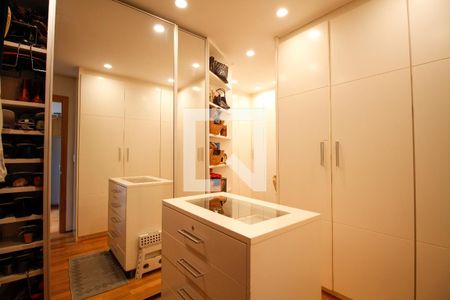 Casa à venda com 450m², 3 quartos e 3 vagas Casa à venda com 450m², 3 quartos e 3 vagasCloset da Suíte 3