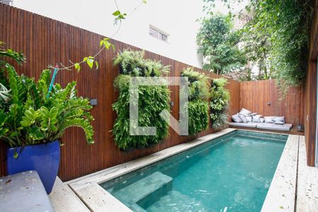 Casa à venda com 450m², 3 quartos e 3 vagas Casa à venda com 450m², 3 quartos e 3 vagasPiscina