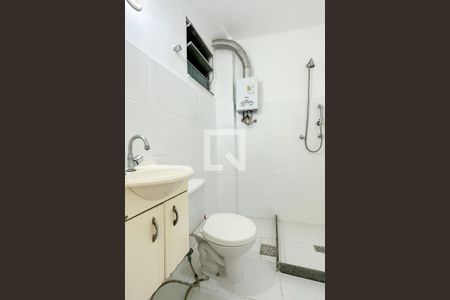 Banheiro de kitnet/studio para alugar com 1 quarto, 23m² em Copacabana, Rio de Janeiro