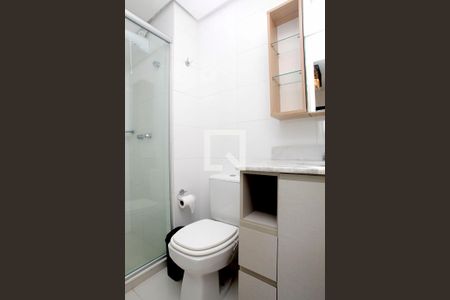 Banheiro de kitnet/studio para alugar com 1 quarto, 39m² em Independência, Porto Alegre