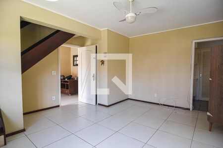 Sala de casa de condomínio à venda com 2 quartos, 100m² em Serra Grande, Niterói