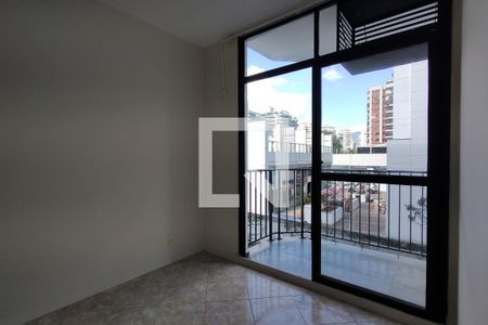 Sala de apartamento para alugar com 3 quartos, 65m² em Barra da Tijuca, Rio de Janeiro