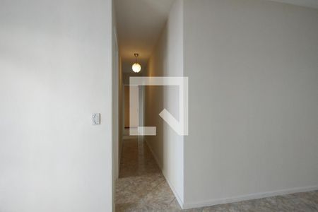 Corredor de apartamento para alugar com 3 quartos, 65m² em Barra da Tijuca, Rio de Janeiro