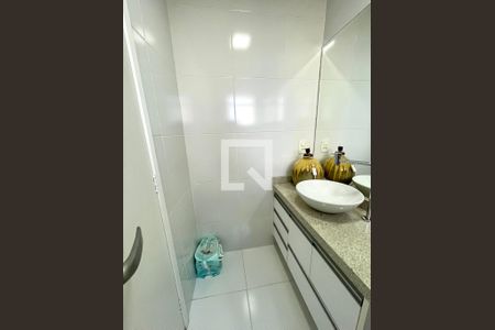 Apartamento à venda com 124m², 3 quartos e 2 vagas Apartamento à venda com 124m², 3 quartos e 2 vagasBanheiro da Suíte 2