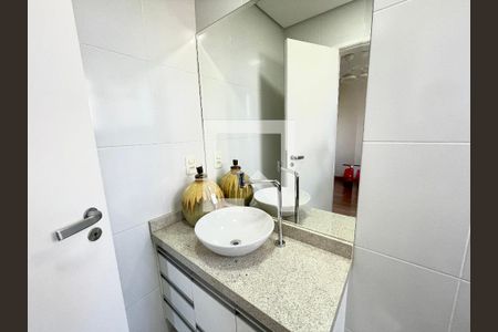 Apartamento à venda com 124m², 3 quartos e 2 vagas Apartamento à venda com 124m², 3 quartos e 2 vagasBanheiro da Suíte 2