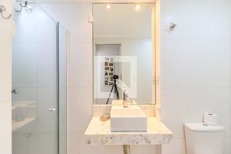 Banheiro de apartamento à venda com 1 quarto, 48m² em Santo Amaro, São Paulo