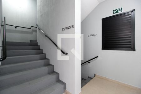 Apartamento à venda com 42m², 2 quartos e 1 vaga Apartamento à venda com 42m², 2 quartos e 1 vagaEscada