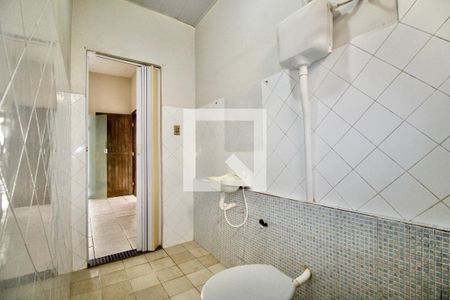 Banheiro de kitnet/studio para alugar com 0 quarto, 49m² em Pituaçu, Salvador