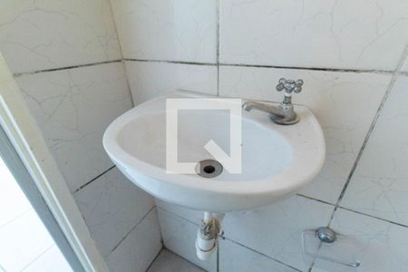 Banheiro de casa para alugar com 1 quarto, 35m² em Vila Ré, São Paulo