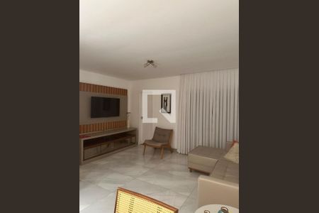 Casa à venda com 180m², 3 quartos e 2 vagasSala