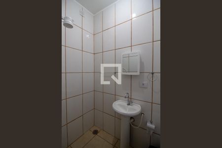 Banheiro de kitnet/studio para alugar com 1 quarto, 13m² em Jardim Ester, São Paulo