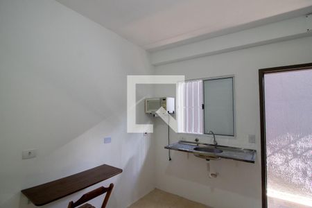 Sala/Cozinha de kitnet/studio para alugar com 1 quarto, 13m² em Jardim Ester, São Paulo