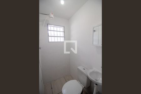 Banheiro de kitnet/studio para alugar com 1 quarto, 16m² em Jardim Ester, São Paulo