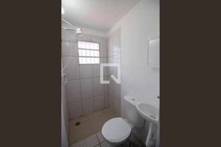 Banheiro de kitnet/studio para alugar com 1 quarto, 16m² em Jardim Ester, São Paulo