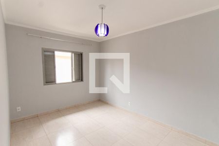 Quarto 2 de casa para alugar com 2 quartos, 120m² em Vila Isolina Mazzei, São Paulo