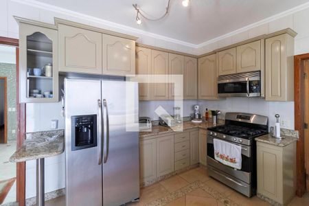 Casa de condomínio à venda com 587m², 4 quartos e 6 vagas Casa de condomínio à venda com 587m², 4 quartos e 6 vagasCozinha