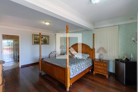 Casa de condomínio à venda com 587m², 4 quartos e 6 vagas Casa de condomínio à venda com 587m², 4 quartos e 6 vagasSuíte 2