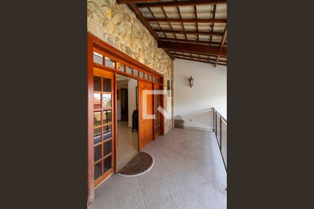 Casa de condomínio à venda com 587m², 4 quartos e 6 vagas Casa de condomínio à venda com 587m², 4 quartos e 6 vagasVaranda