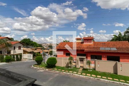 Vista da sala 1 de casa de condomínio à venda com 4 quartos, 587m² em Planalto, Belo Horizonte